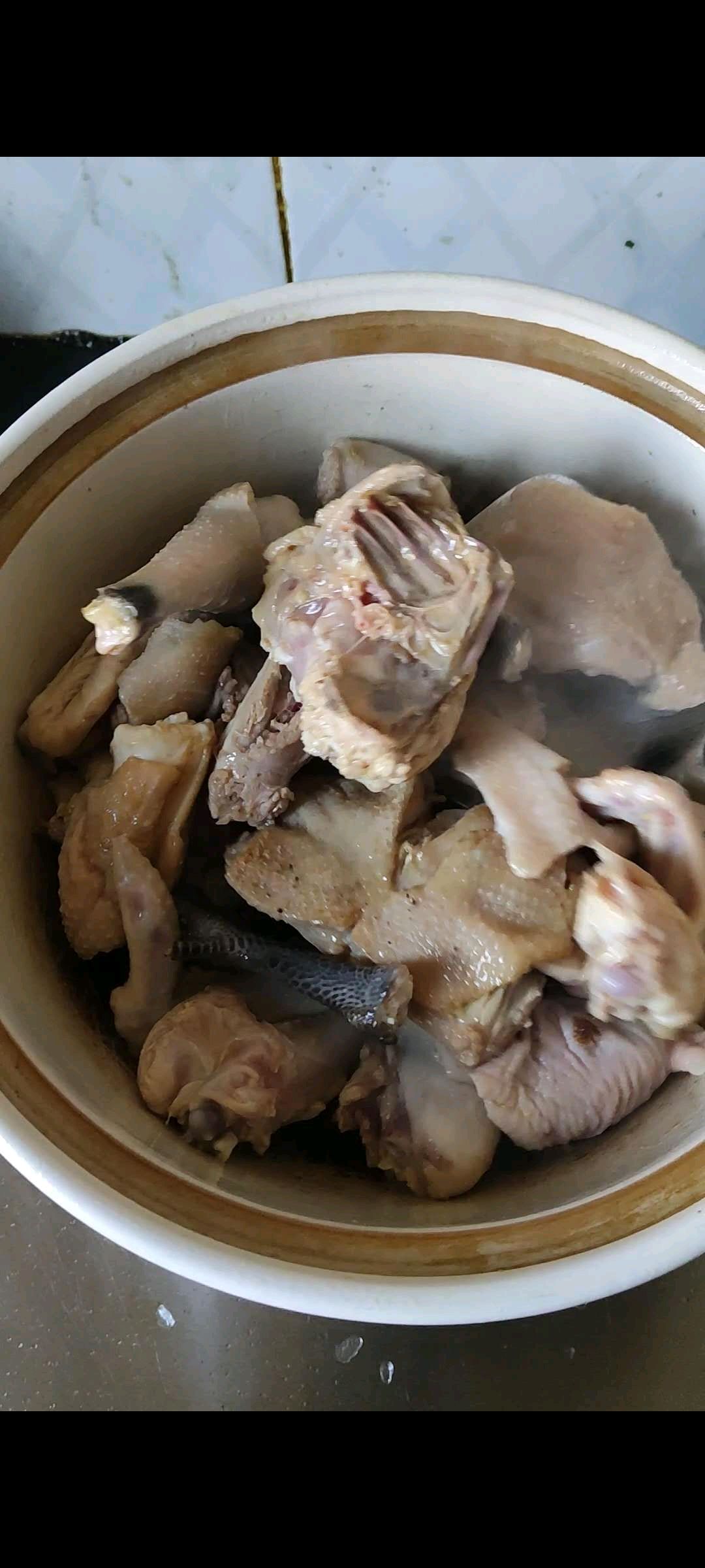 #炖草鸡汤#