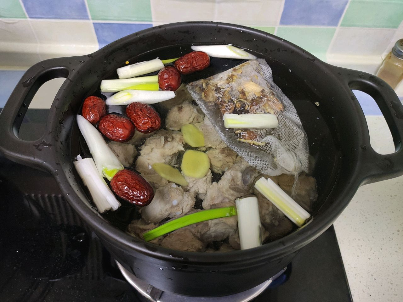 炖排骨玉米