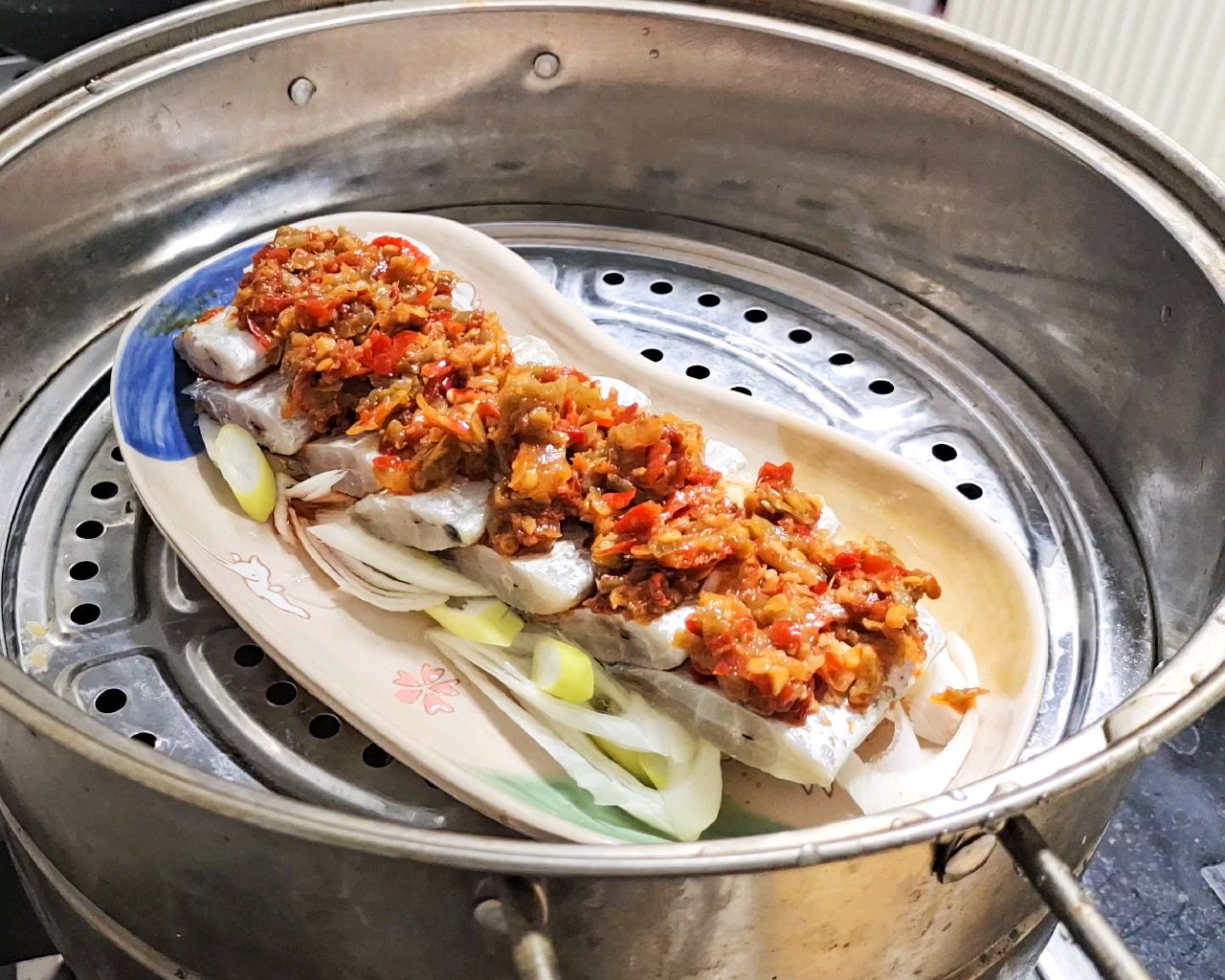 剁椒蒸带鱼，香辣鲜嫩真下饭