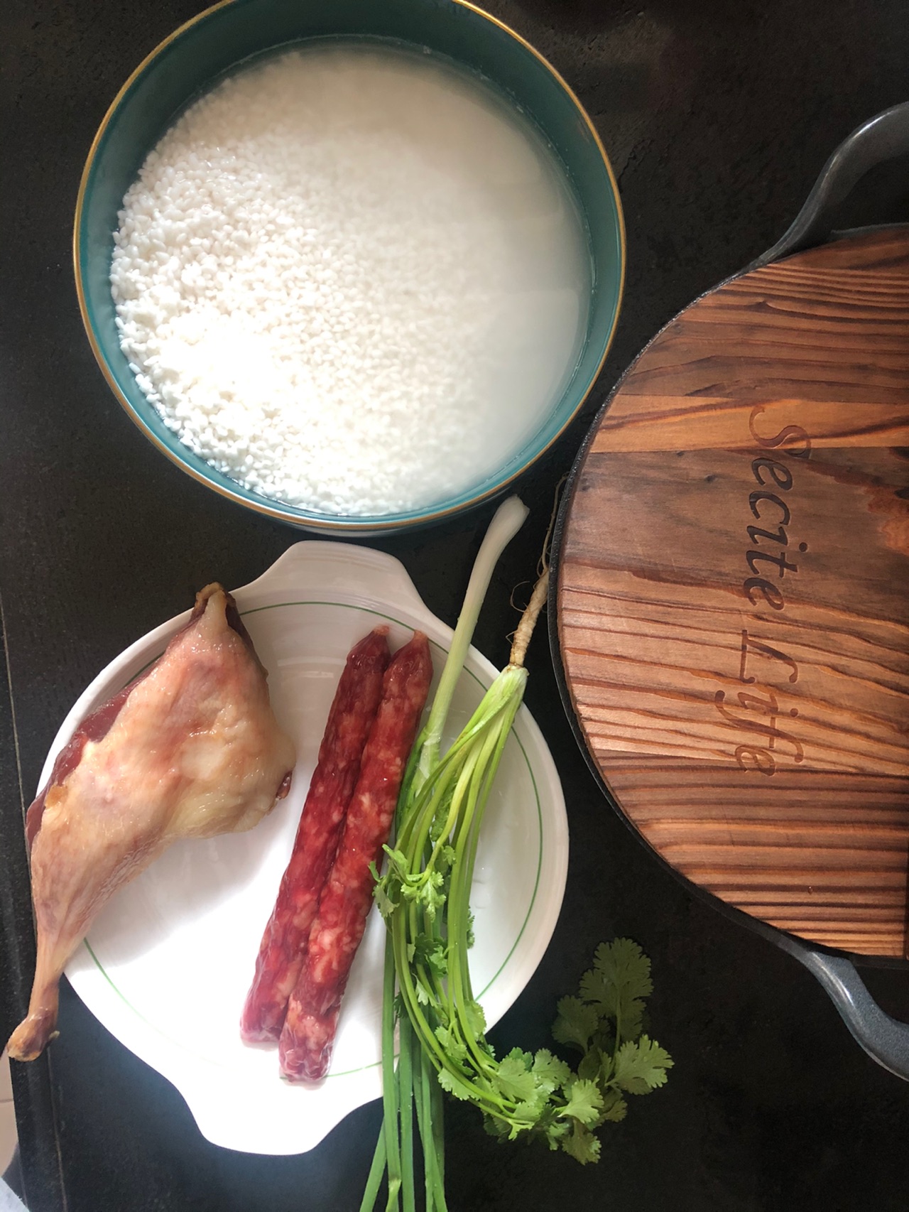 珐琅锅版的广式腊味煲仔饭