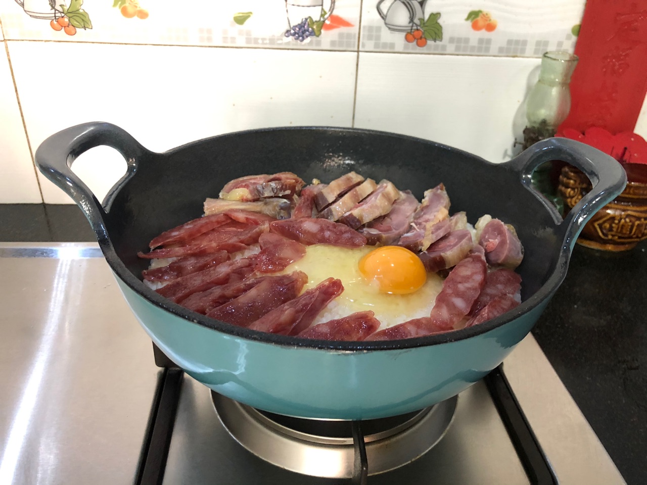 珐琅锅版的广式腊味煲仔饭