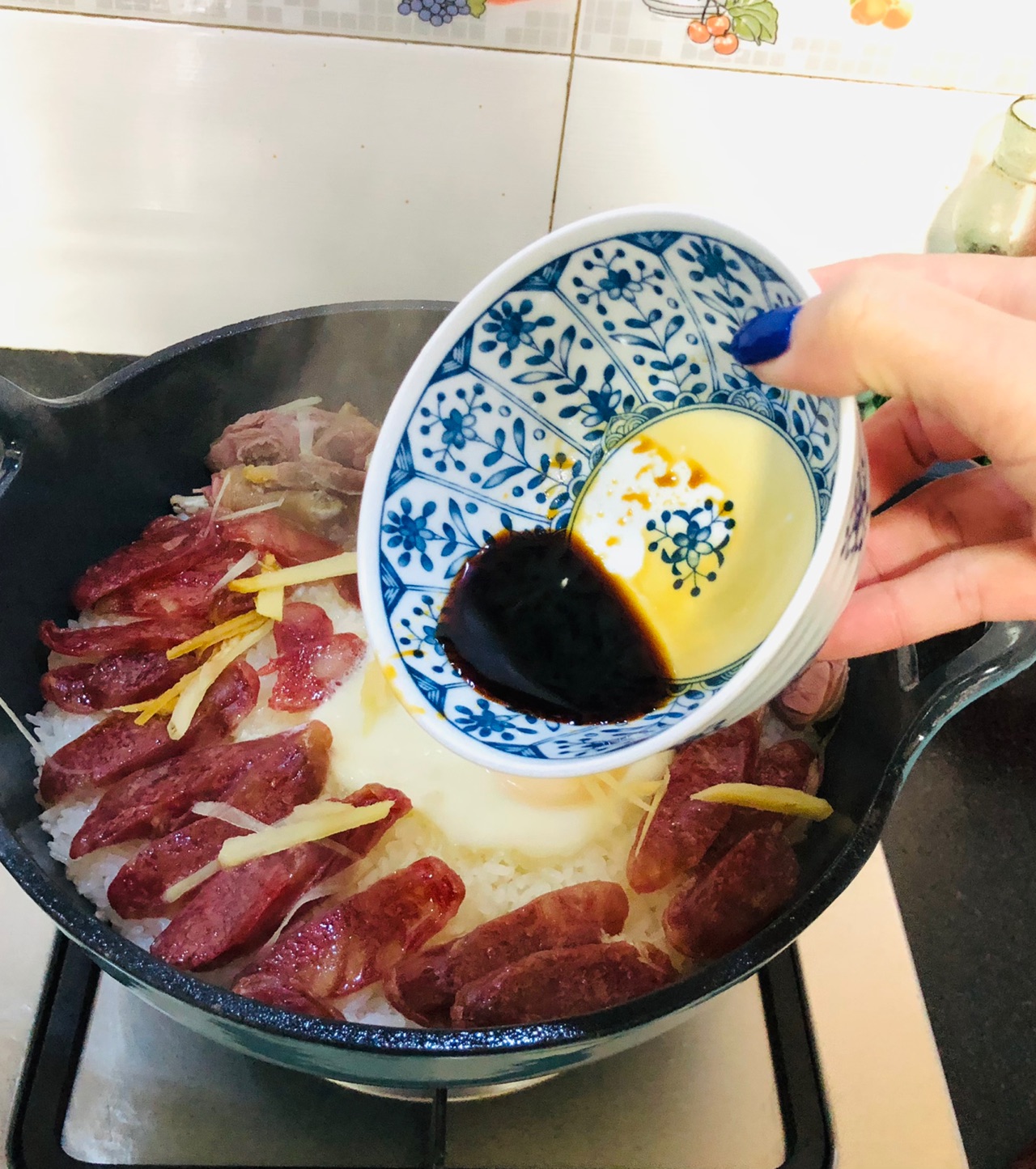珐琅锅版的广式腊味煲仔饭