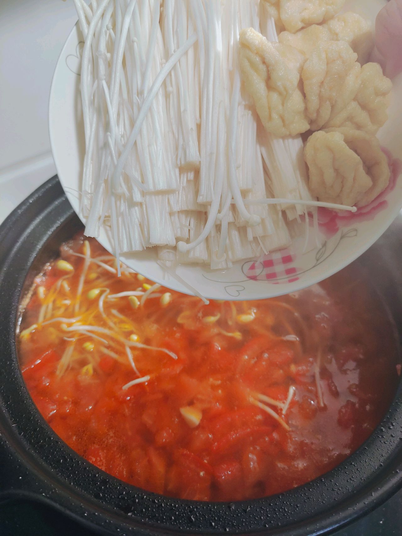 番茄肥牛汤 加金针菇……