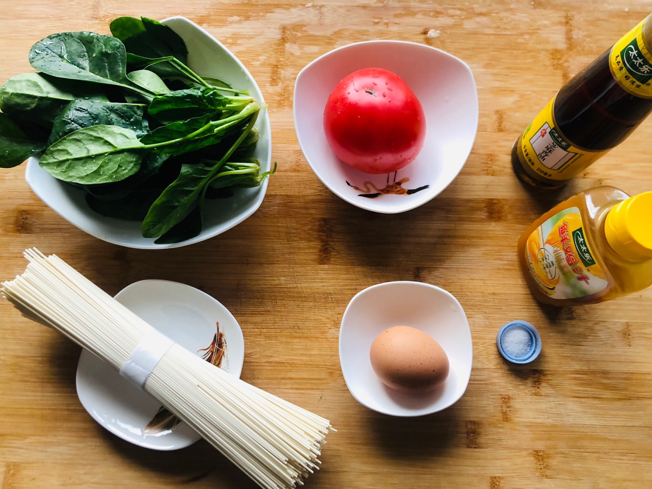 番茄鸡蛋面+太太乐鲜鸡汁芝麻香油