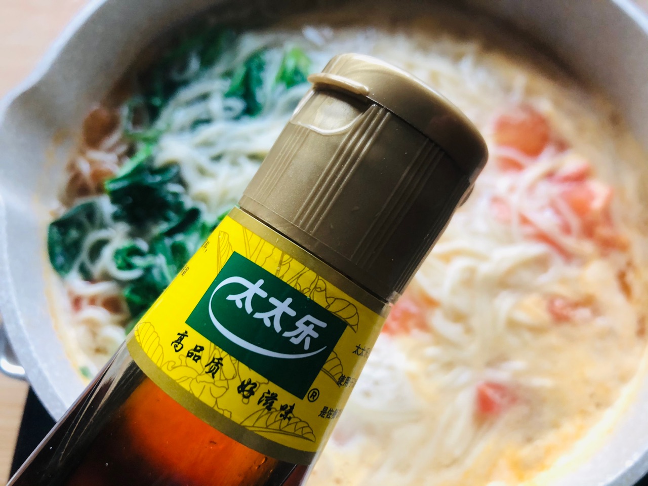番茄鸡蛋面+太太乐鲜鸡汁芝麻香油