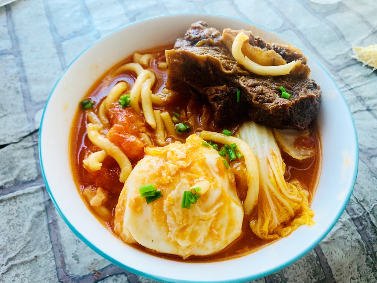 番茄牛骨乌冬面