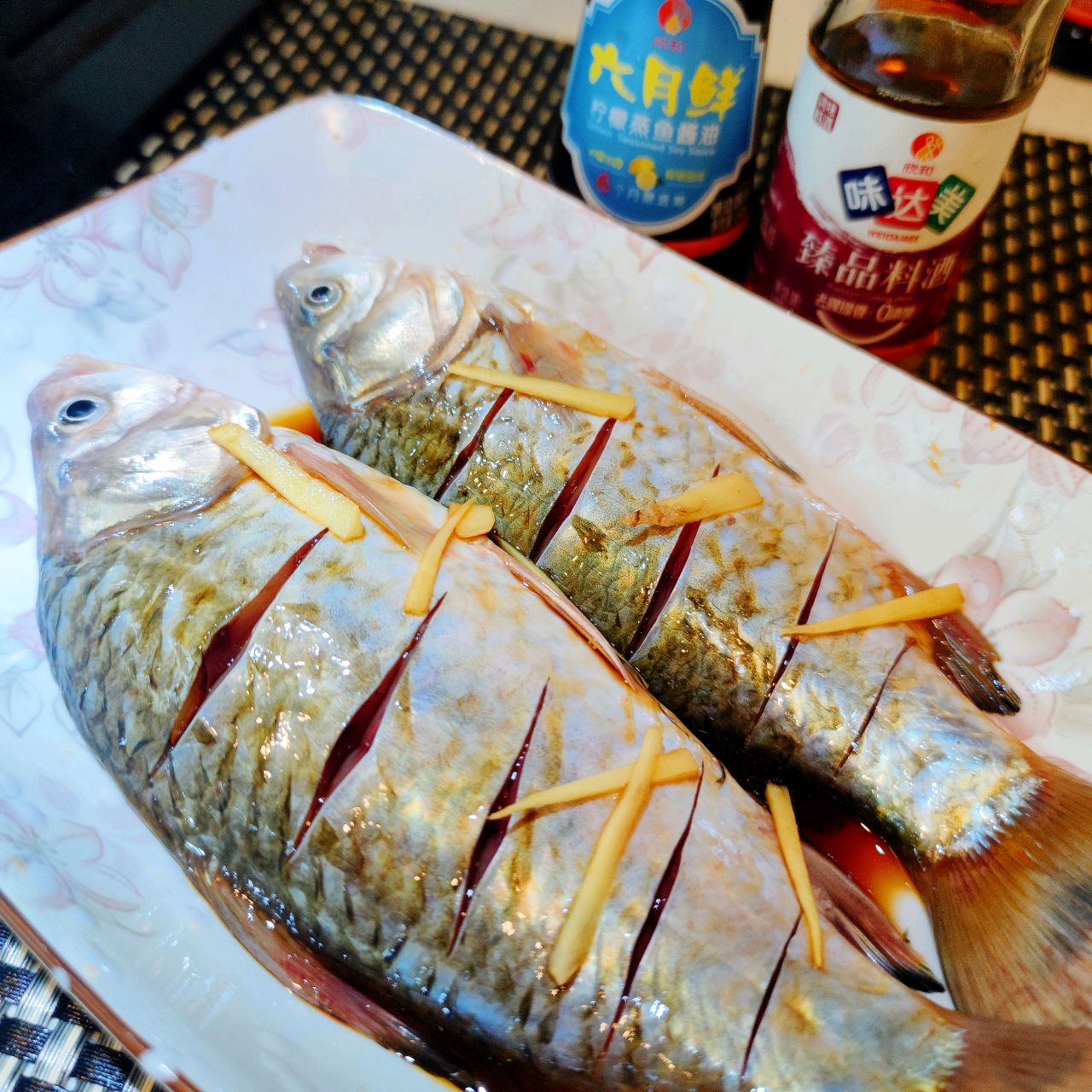 番茄浓汁鲫鱼汤