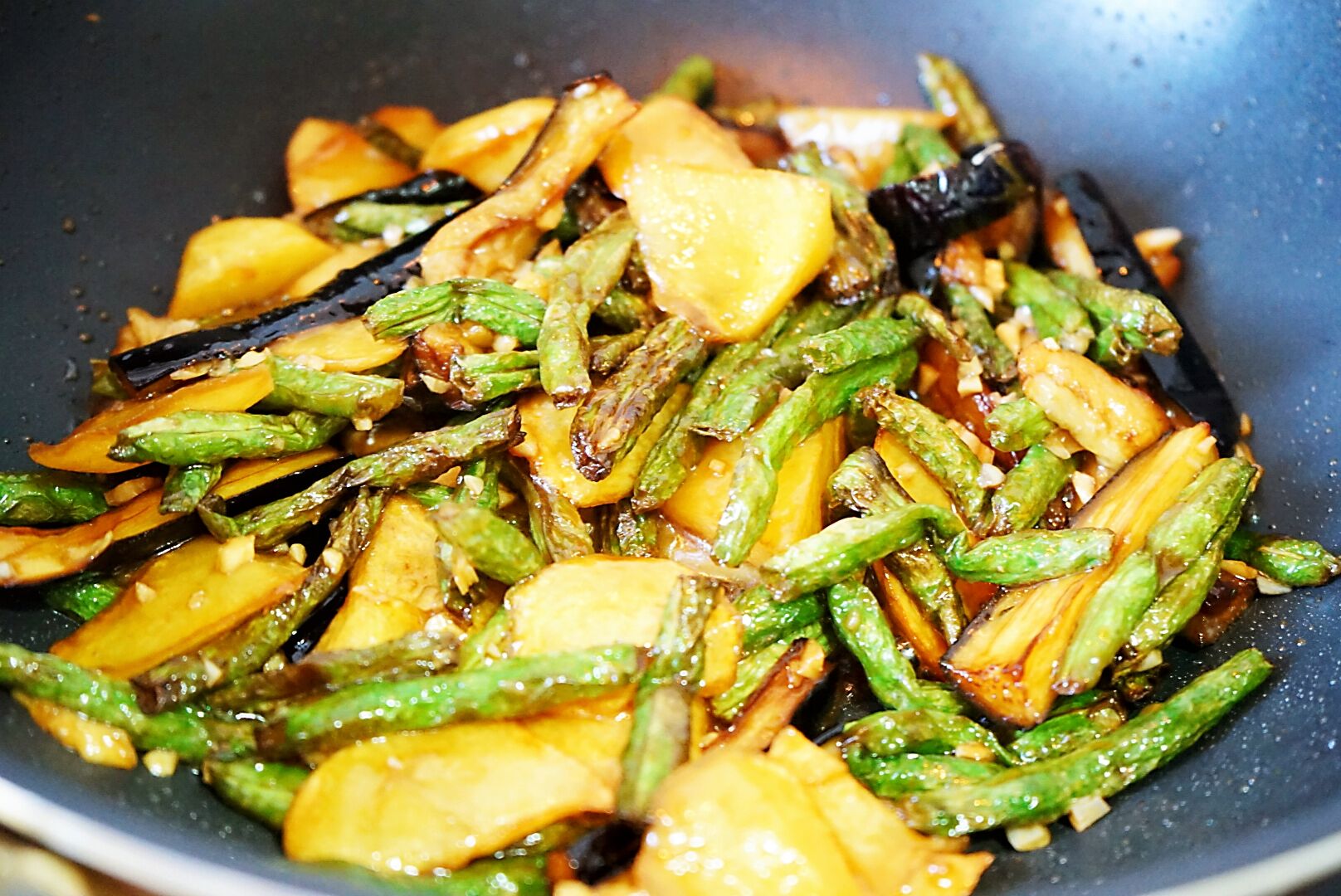 饭扫光的豆角烧茄子