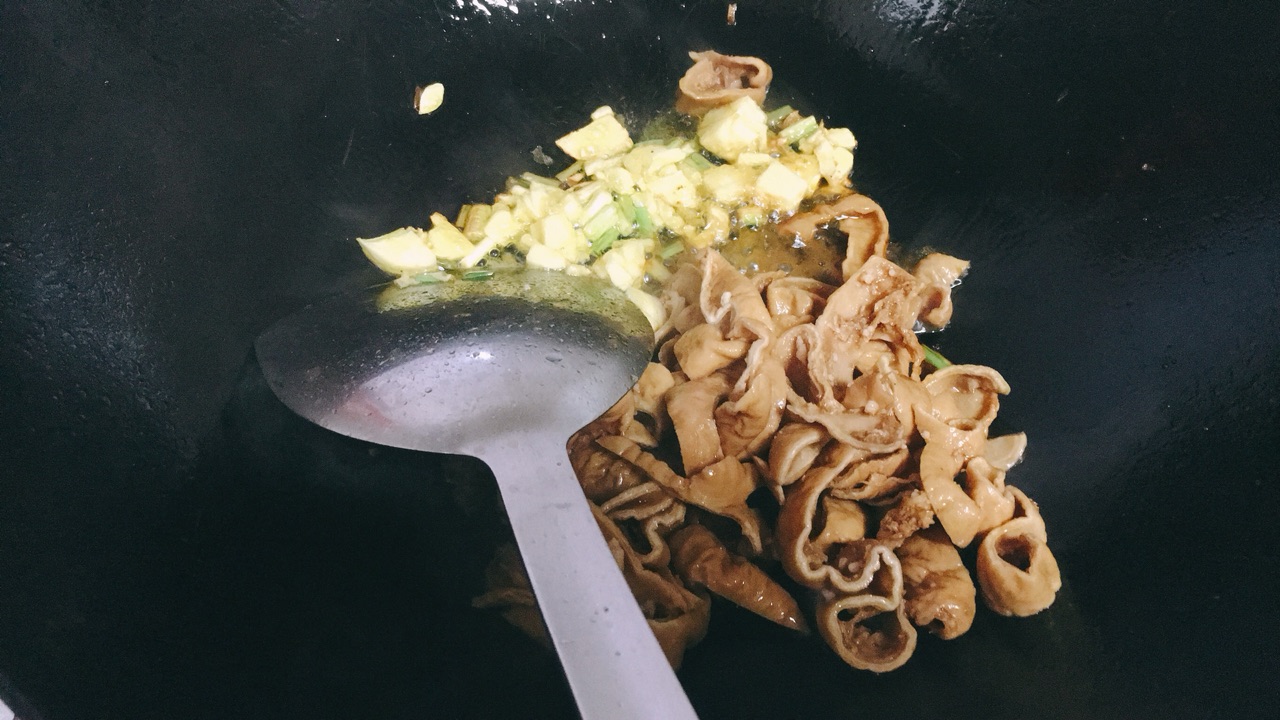肥肠炒揪片