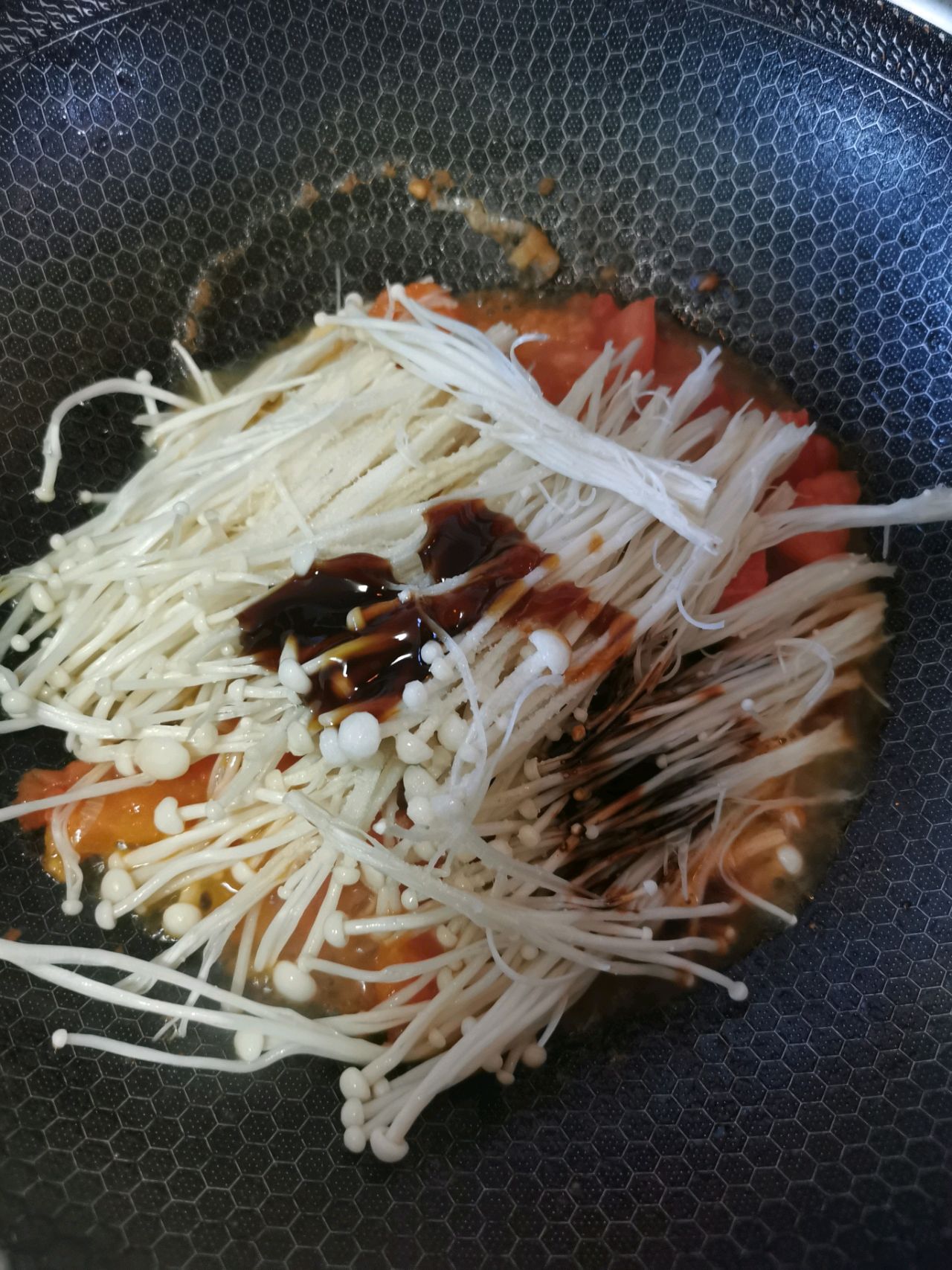 肥牛金针菇番茄汤