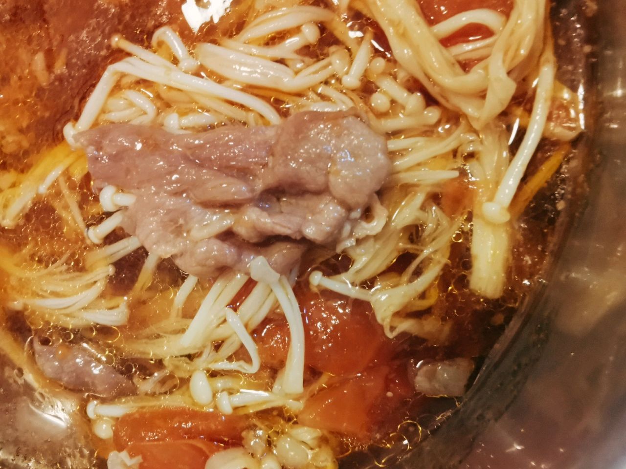 肥牛金针菇番茄汤
