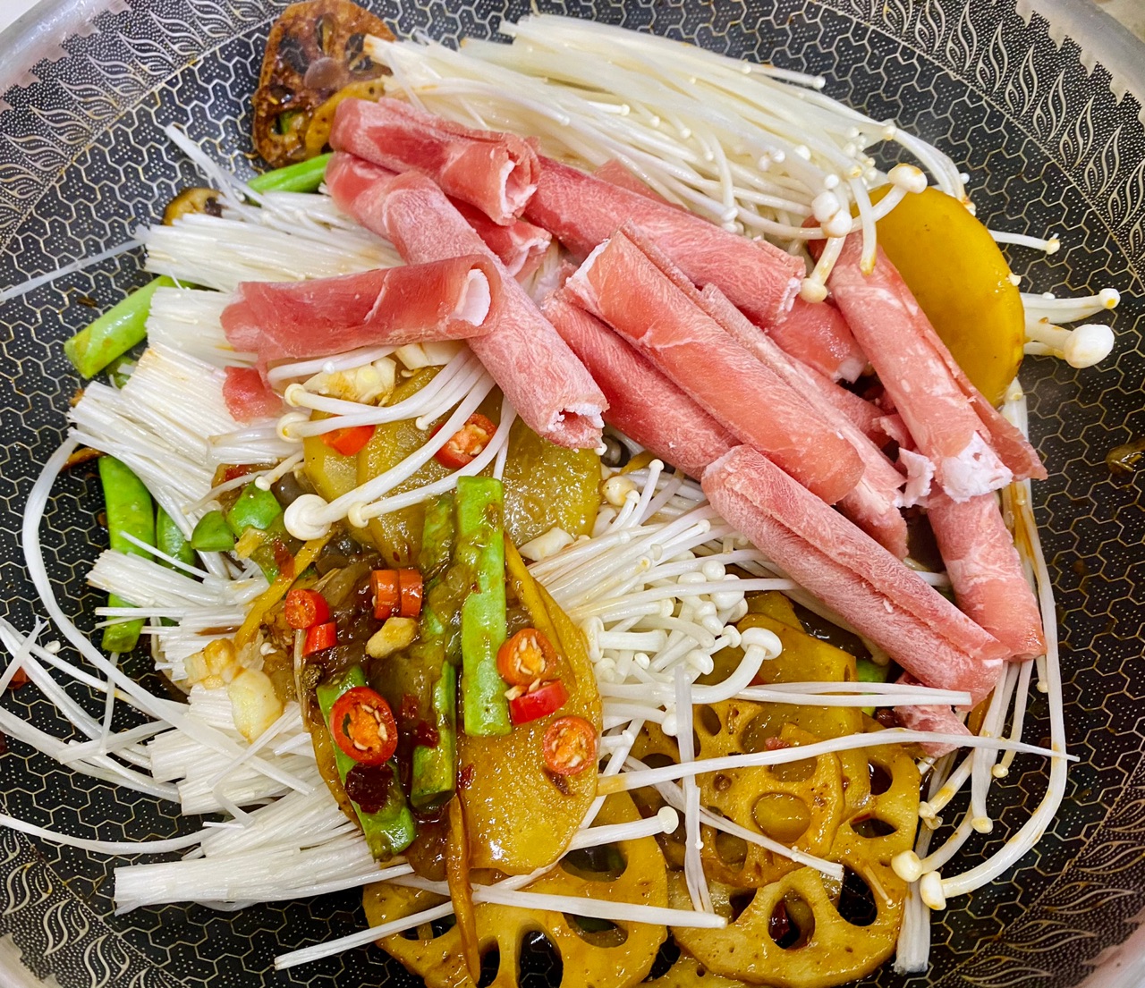 【肥牛麻辣香锅】