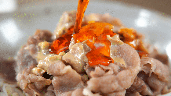 肥牛配上芝麻酱汁，味道立马有了升华——麻酱金针肥牛