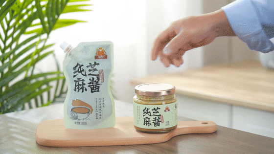 肥牛配上芝麻酱汁，味道立马有了升华——麻酱金针肥牛