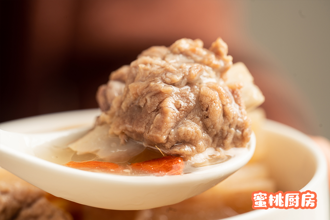 粉葛莲子排骨汤
