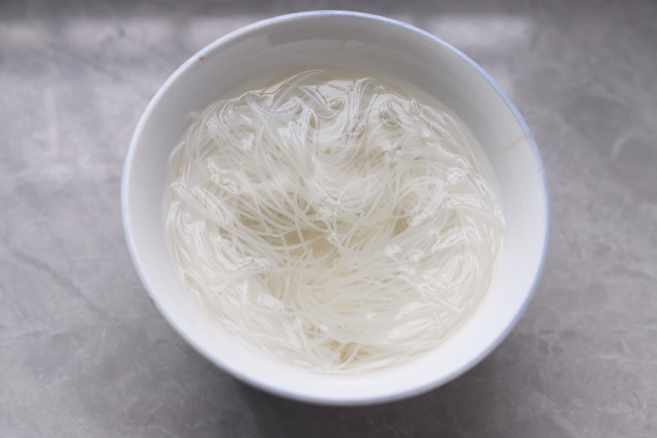 粉丝鸡蛋卷春饼