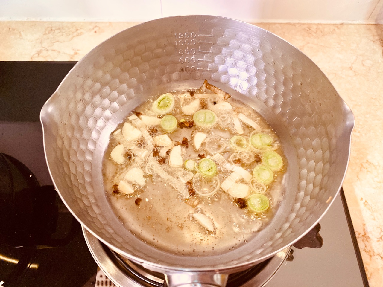 疯狂吮指口水鸡
