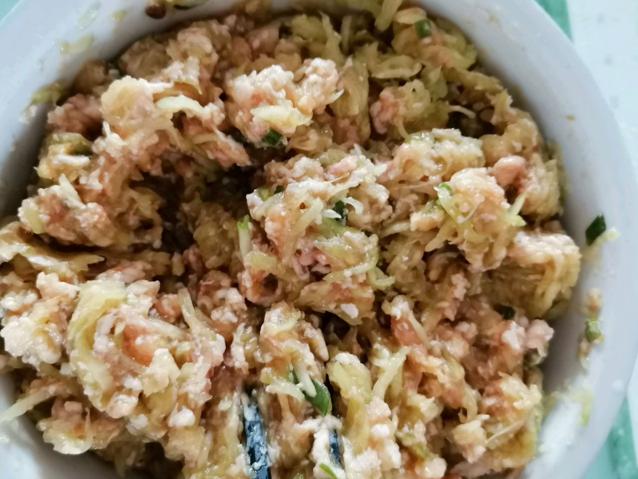 佛手瓜馅的彩色水饺