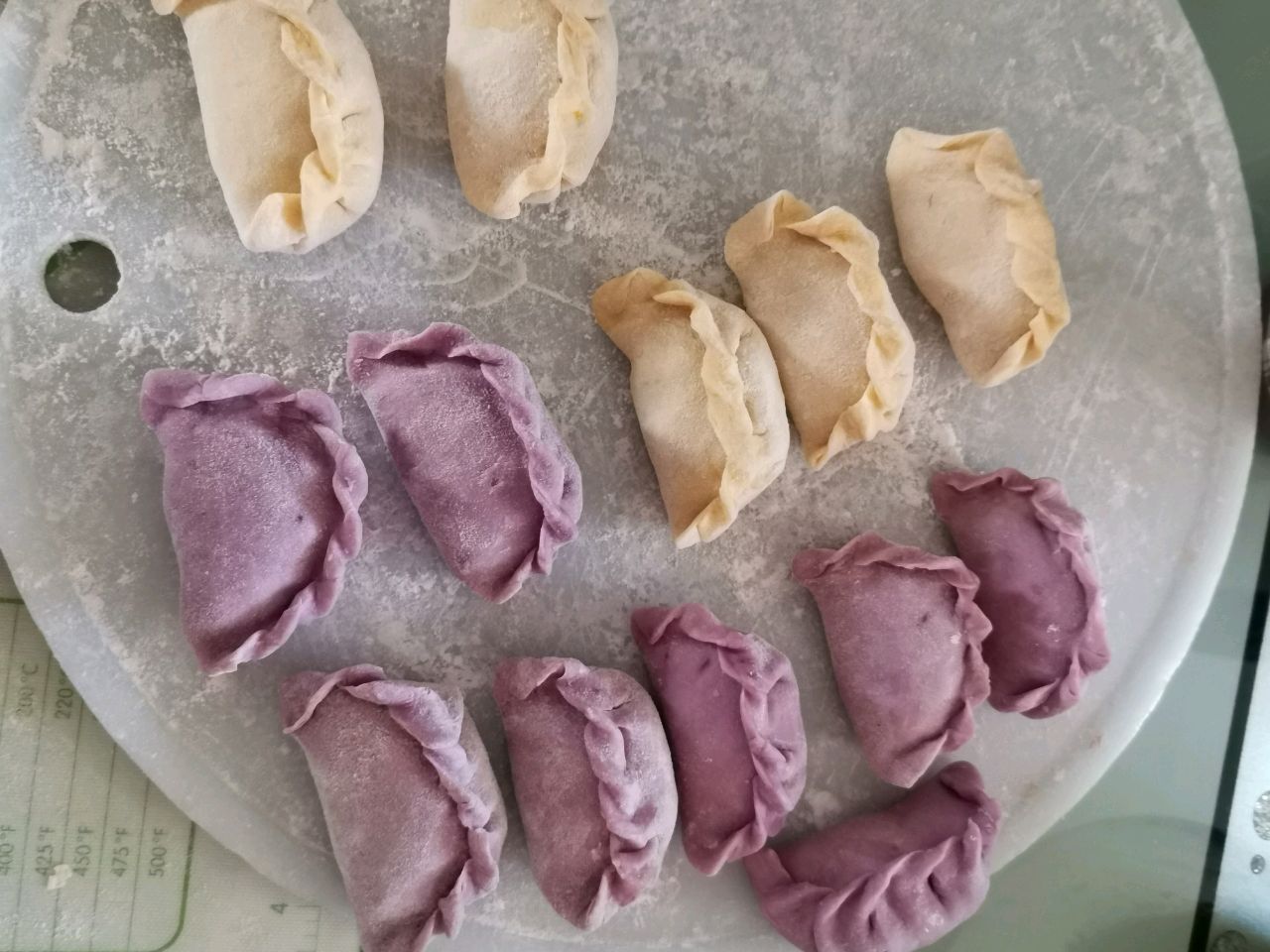 佛手瓜馅的彩色水饺