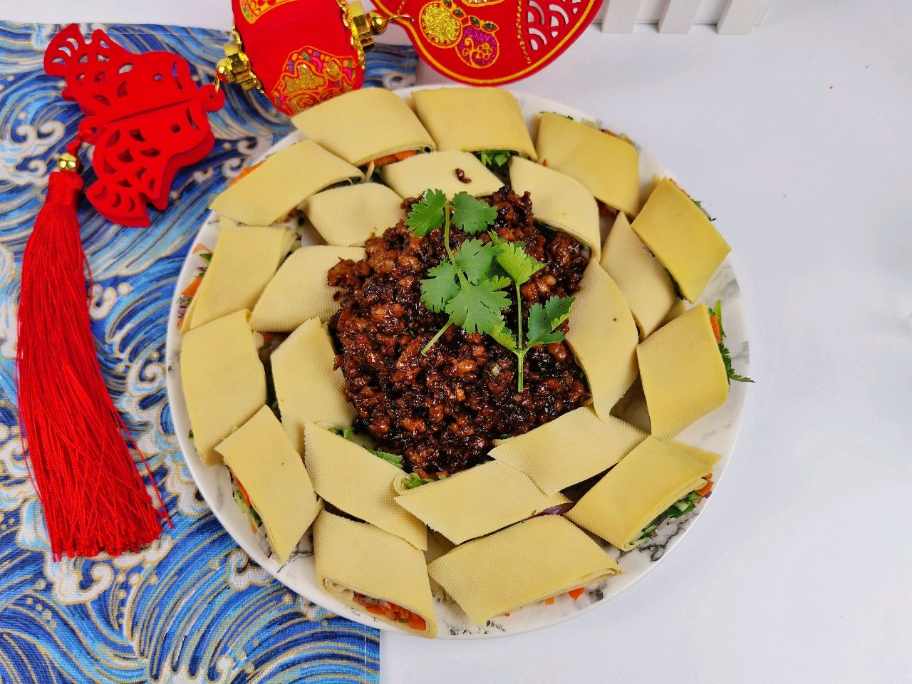 富贵吉祥京酱肉丝豆皮卷