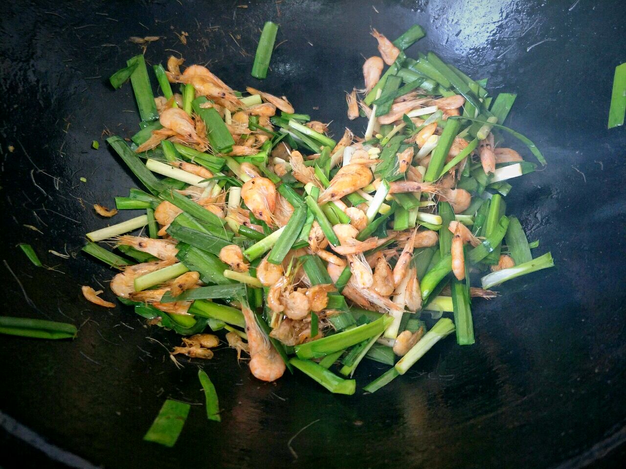 福气新口感:头茬韭菜炒海虾