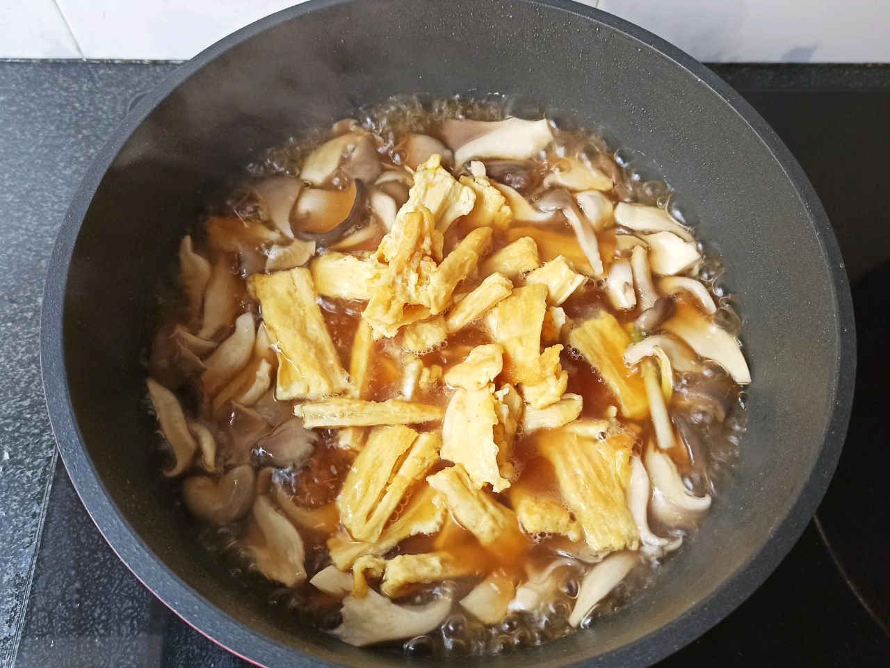 腐竹炖平菇