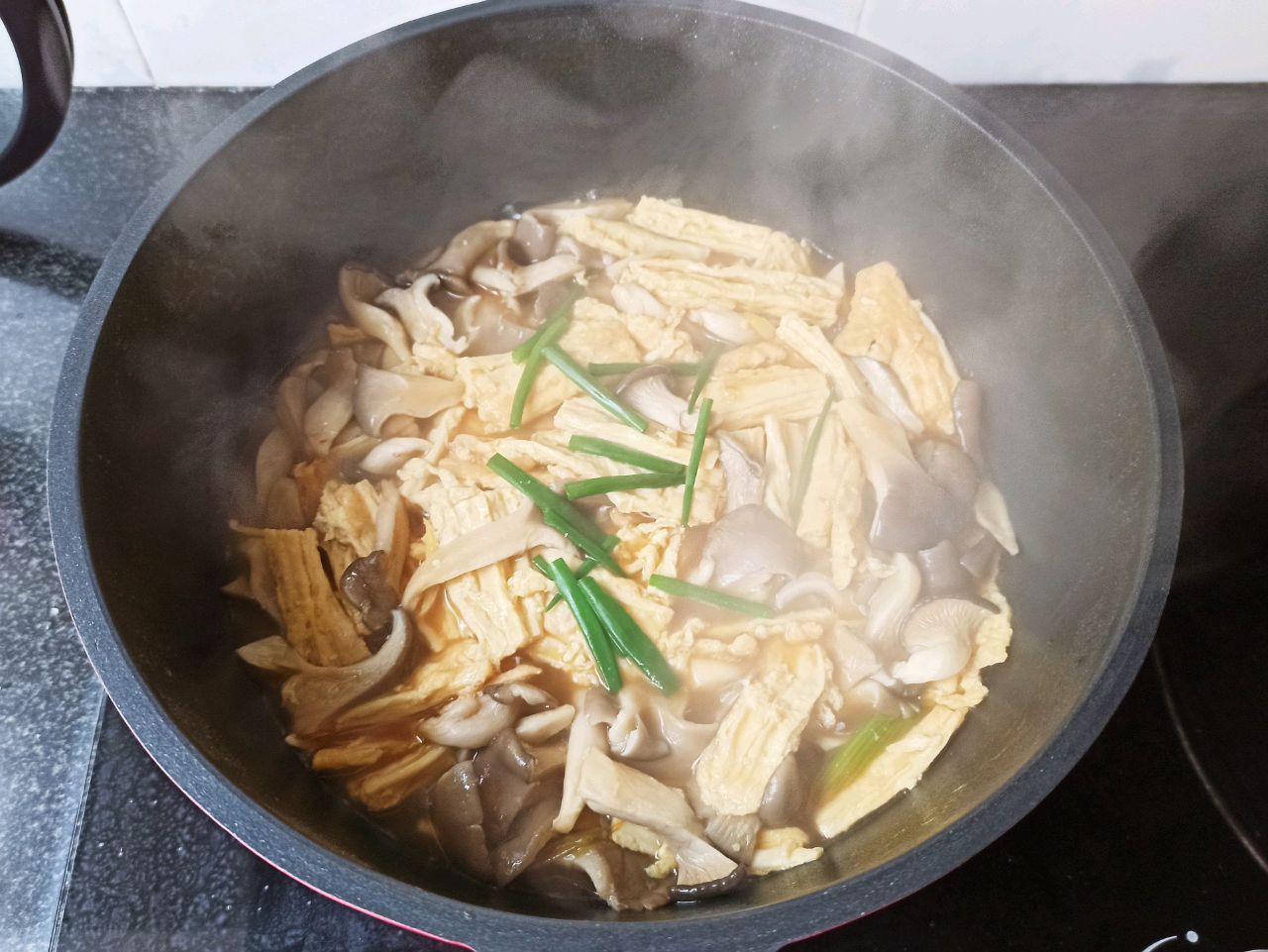 腐竹炖平菇