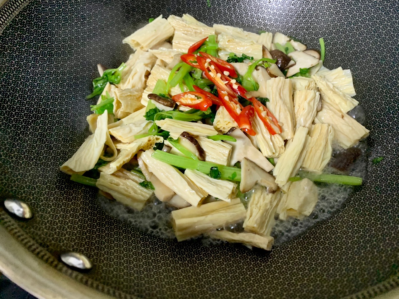 腐竹香菇芹菜