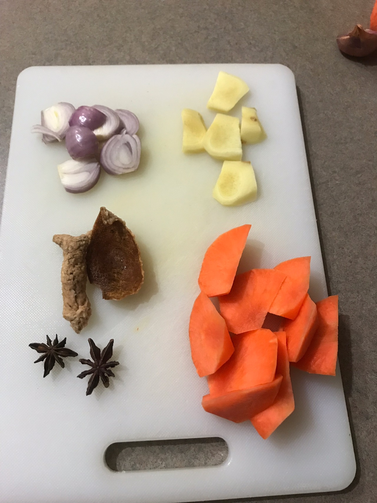 腐竹香菇羊腩煲