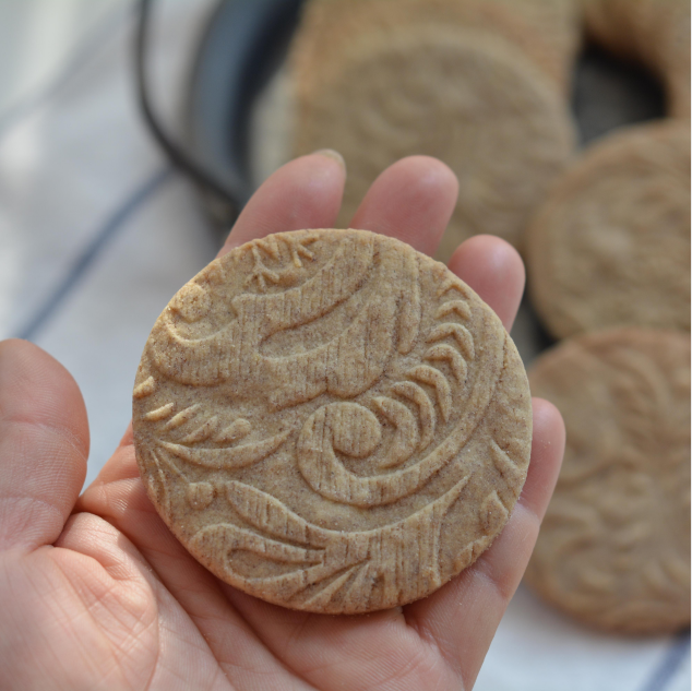 嘎嘣脆的减脂黑全麦印花饼干