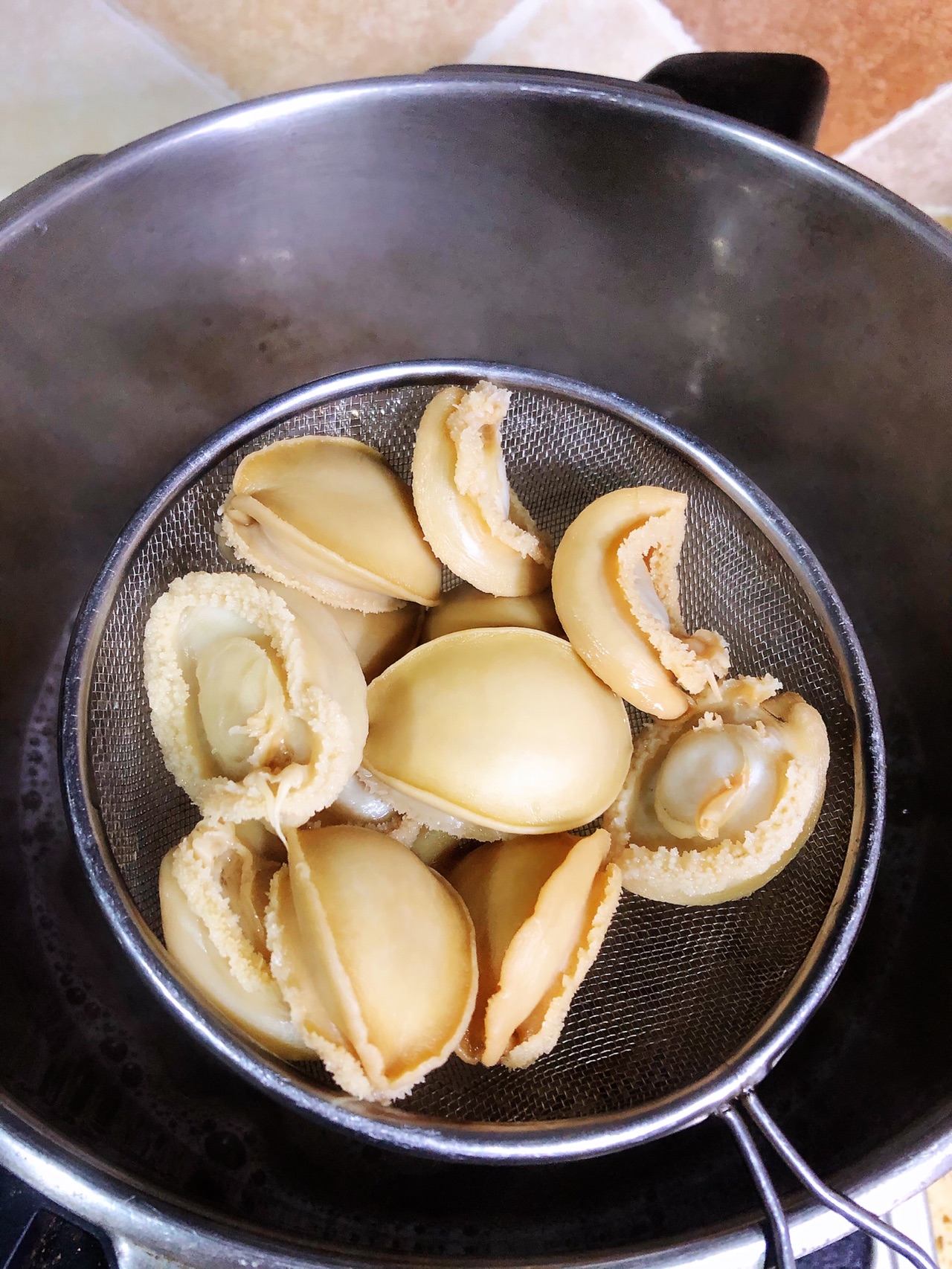 干鲍鱼焖鲜鲍鱼