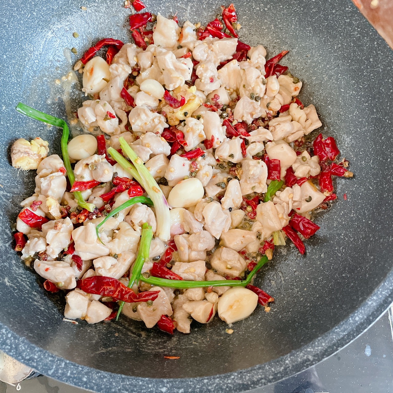 干煸辣子鸡