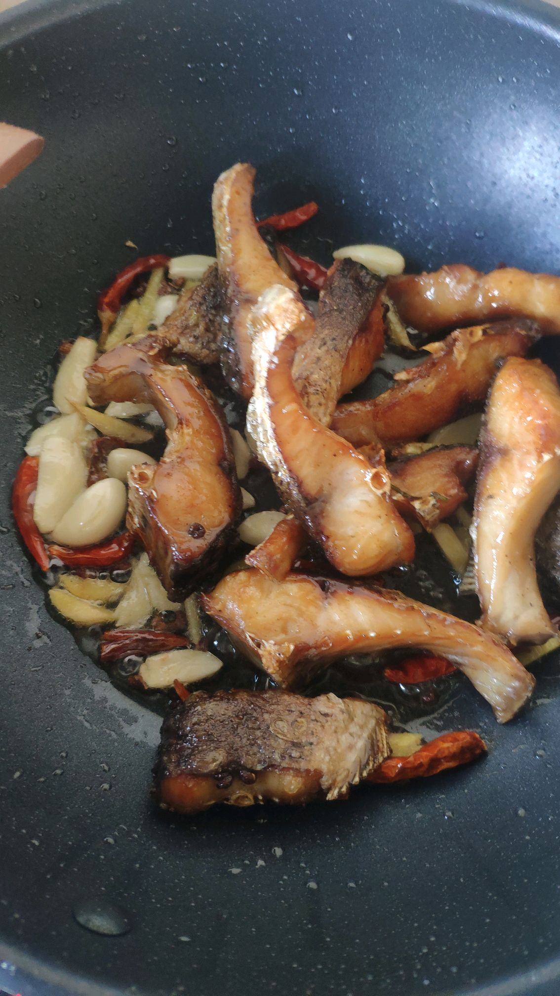干煸芝麻鱼
