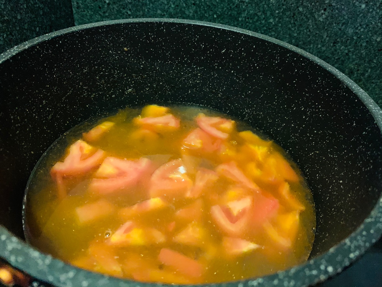 感恩孩子：西红柿豆腐鱼面汤