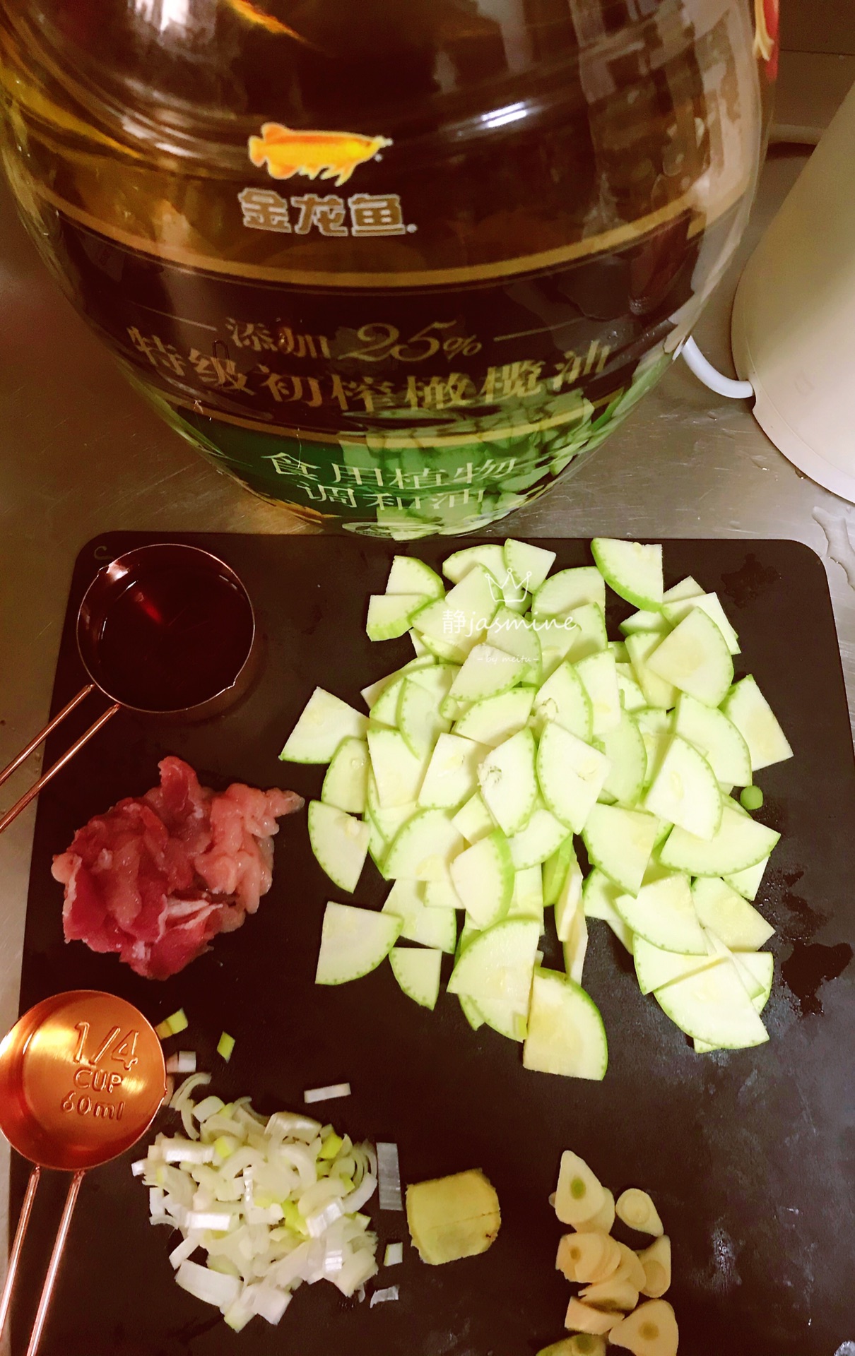 感恩家人—最家常的肉炒西葫芦