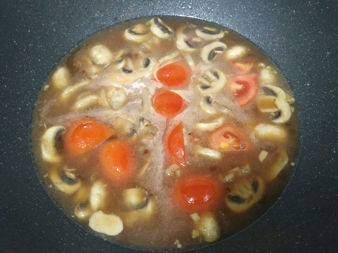 感恩节美食：番茄蘑菇汤