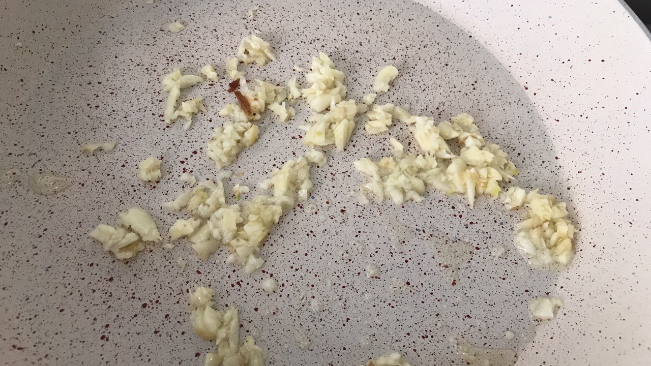 “干饭”快手菜：豆豉鲮鱼油麦菜