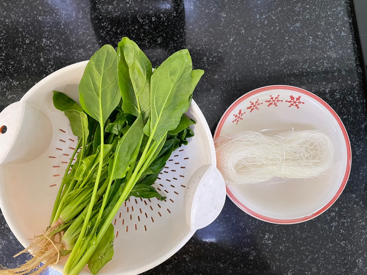干饭人爱吃的菠菜粉丝煲
