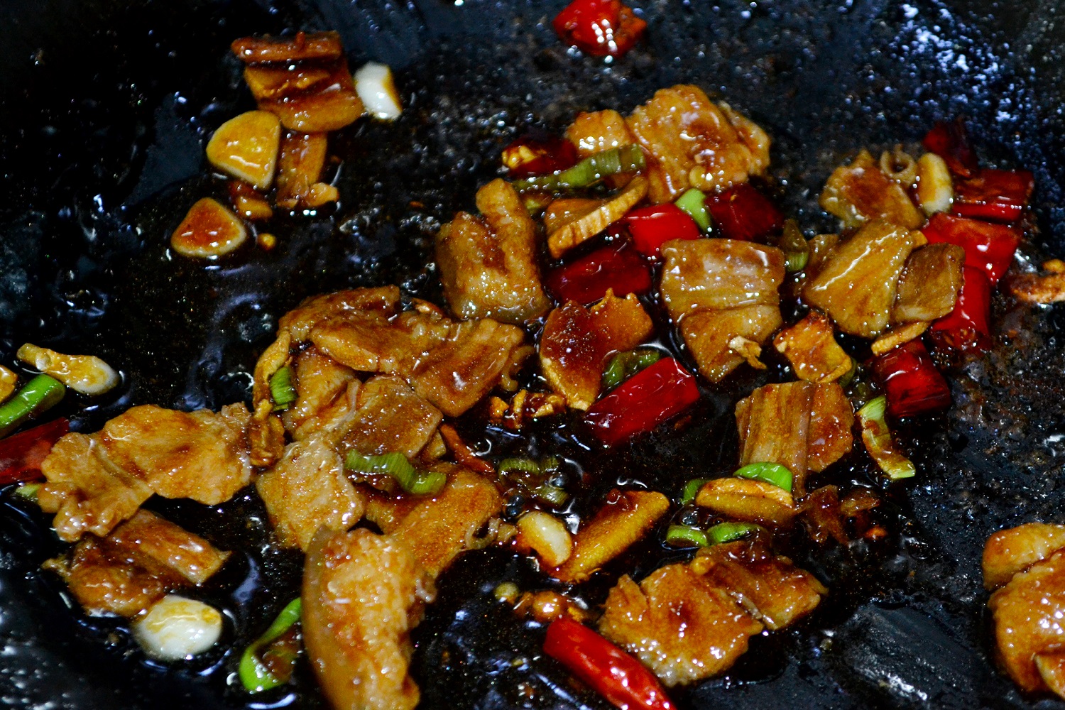 干锅花菜炒肉