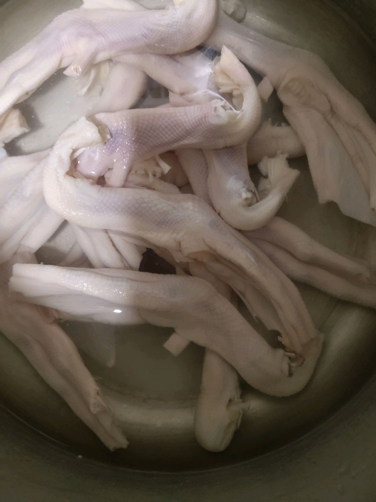 干锅糯香鹅掌