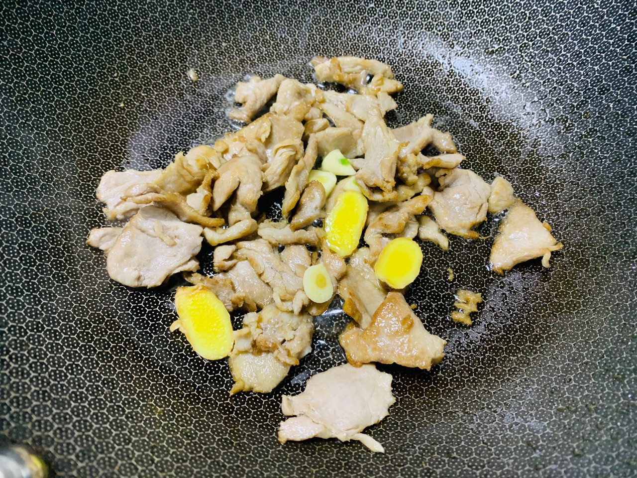 干锅肉片莲花白