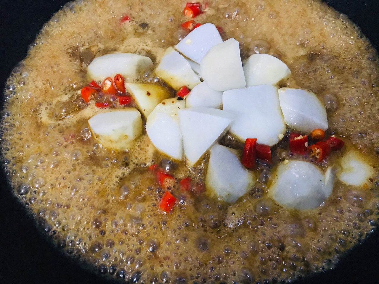干锅芋头红烧鸡