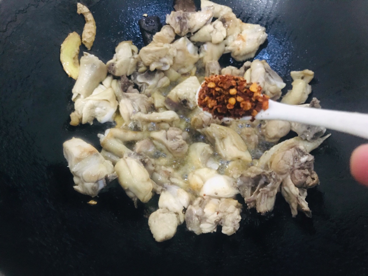 干锅芋头红烧鸡