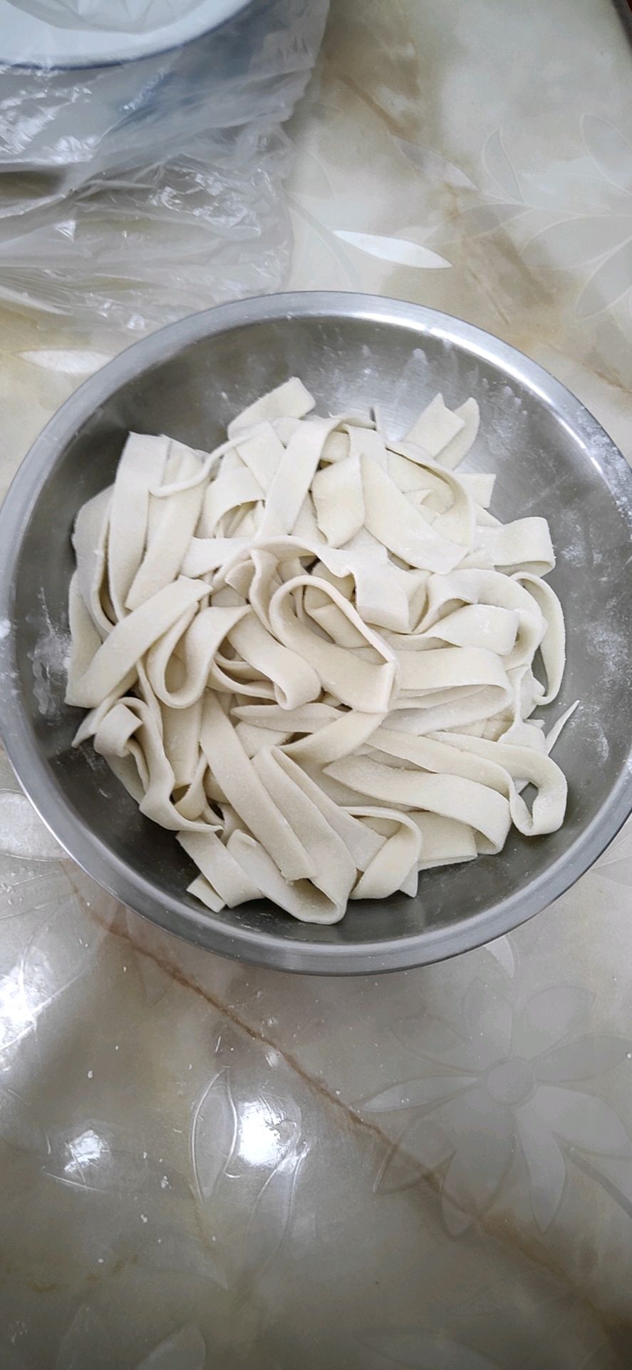 擀面条+冬菇肉饺