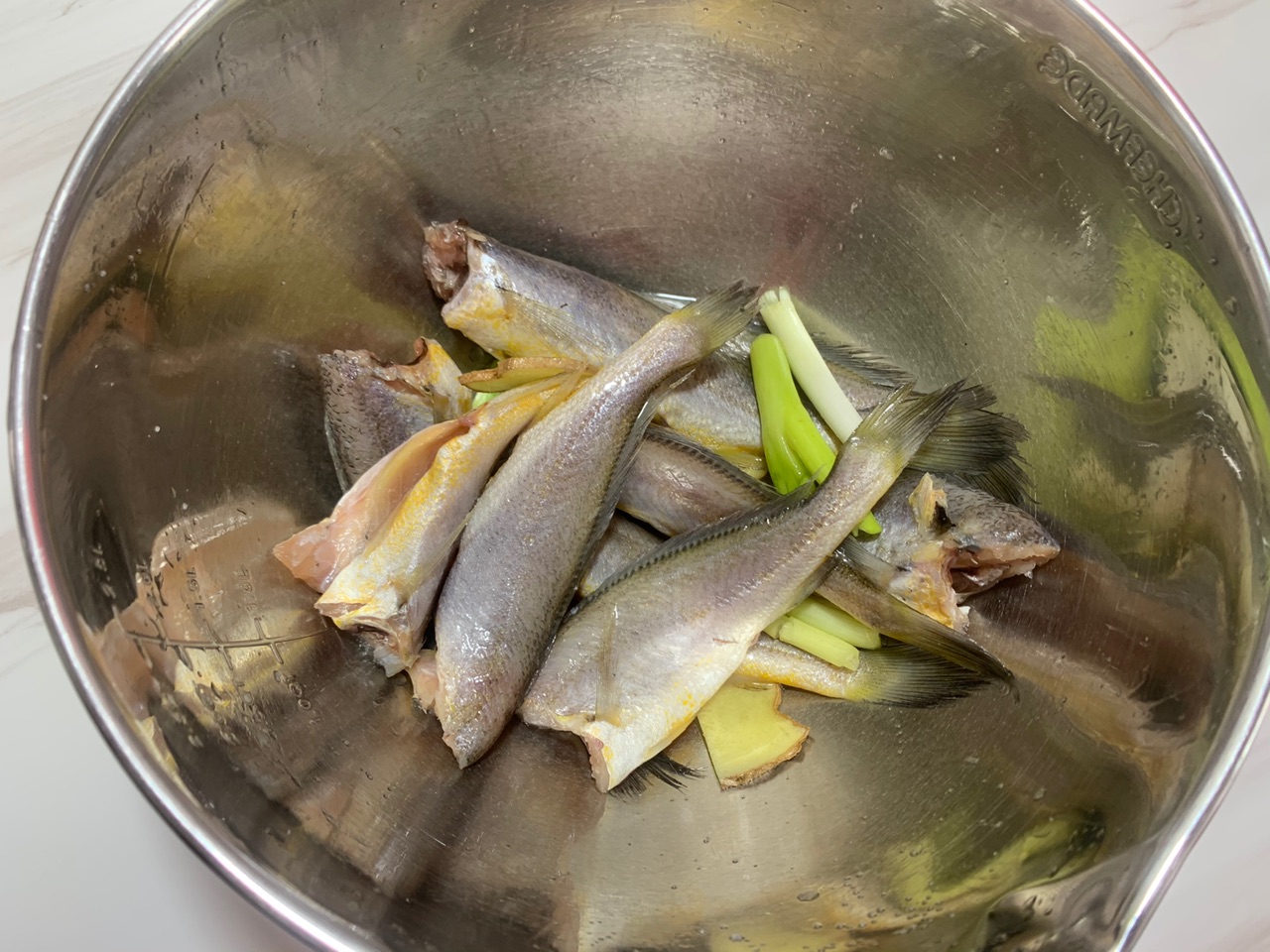 干炸香酥小黄鱼