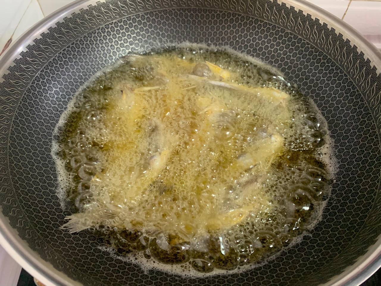 干炸香酥小黄鱼