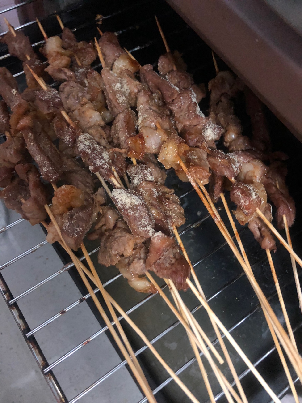 搞点羊肉串吃吃吧