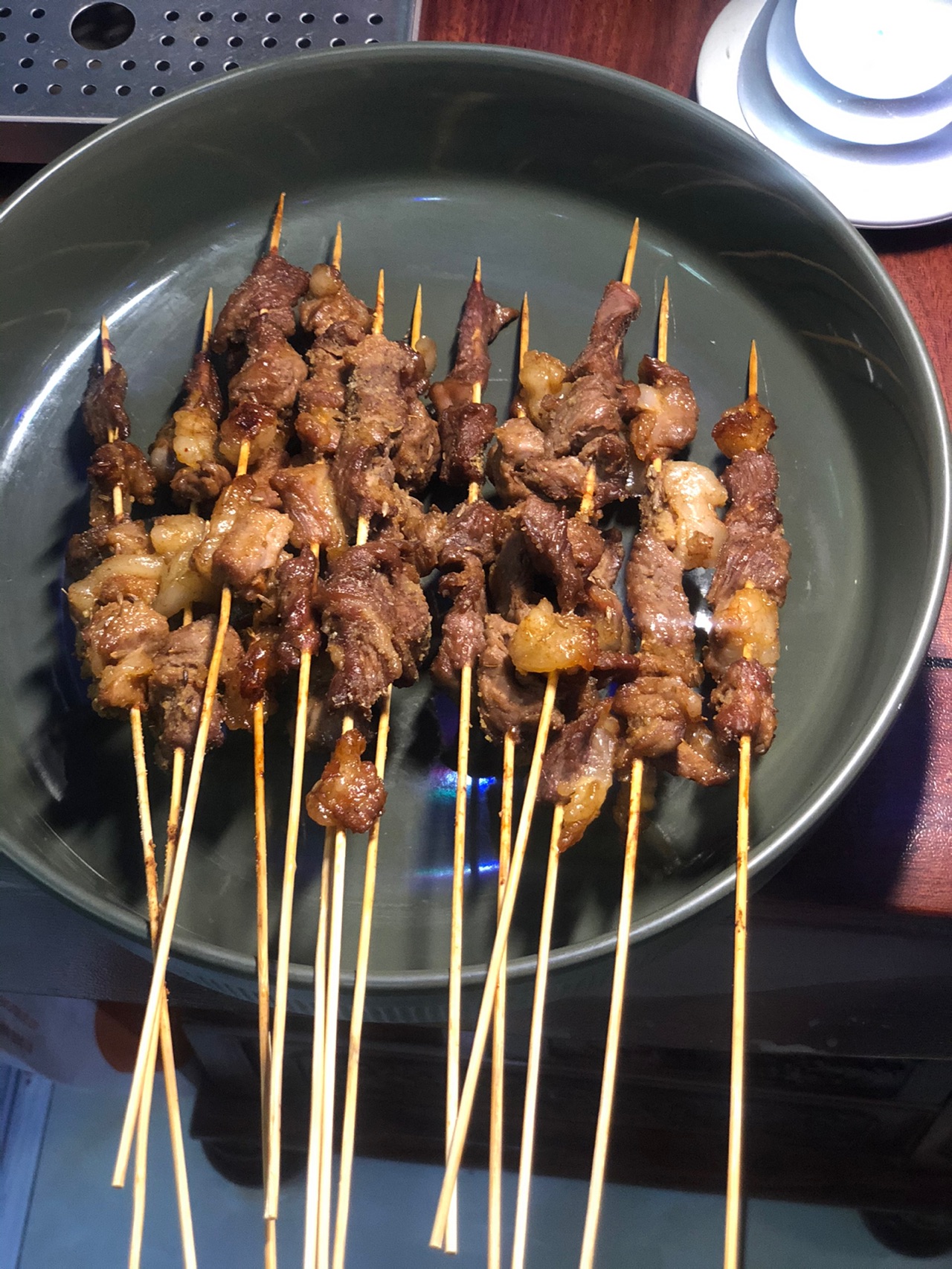 搞点羊肉串吃吃吧