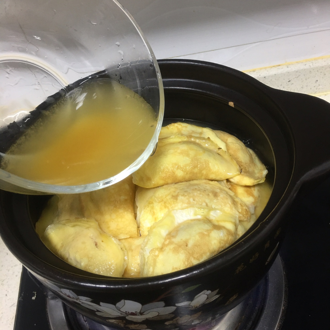 【高汤黄金饺煲】