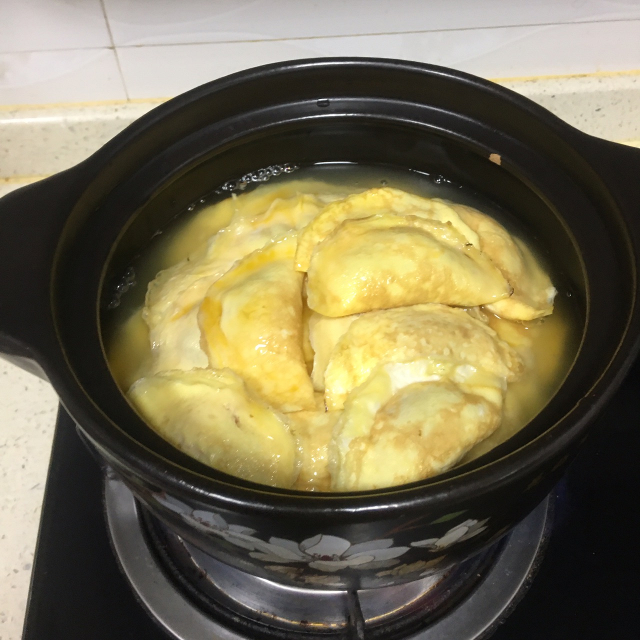 【高汤黄金饺煲】